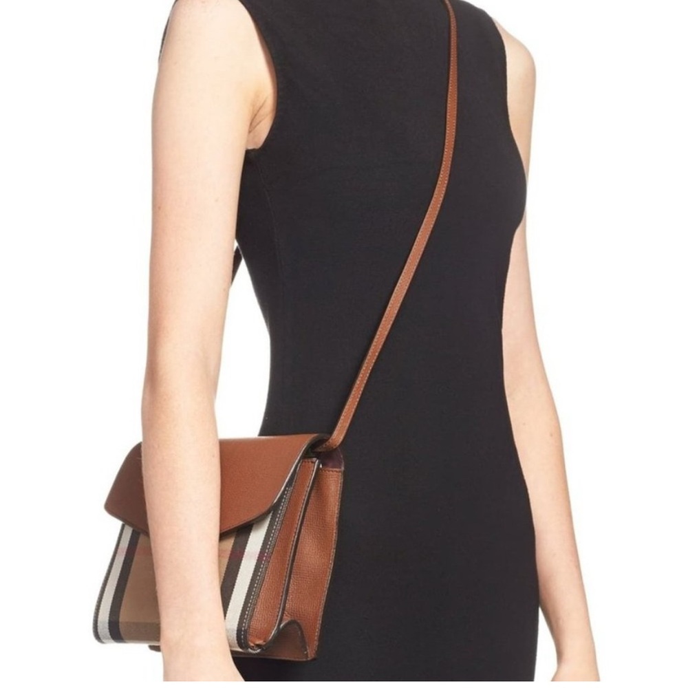 Pre-loved BURBERRY MACKEN DERBY LEATHER CROSSBODY BAG - Picture 3 of 9